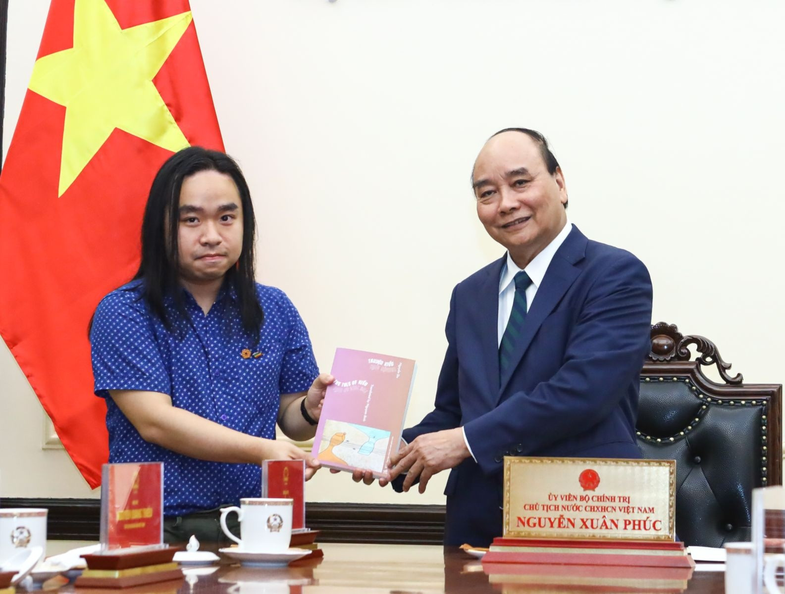 Chủ tịch nước gặp du học sinh dịch 'Truyện Kiều' của Nguyễn Du sang tiếng Anh - ảnh 2