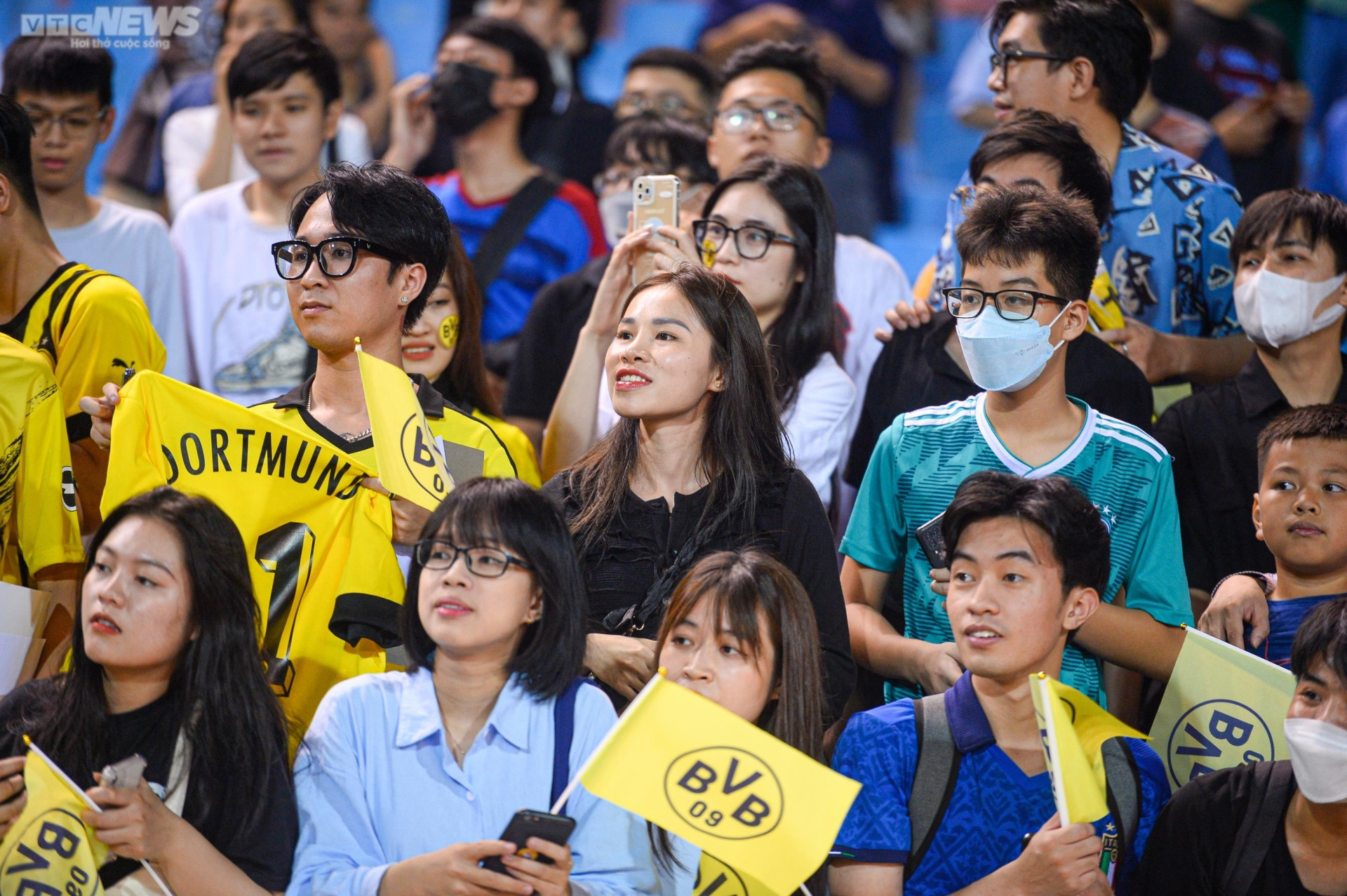 Dàn sao Dortmund thân thiện, mời CĐV Việt Nam xuống sân giao lưu - 10