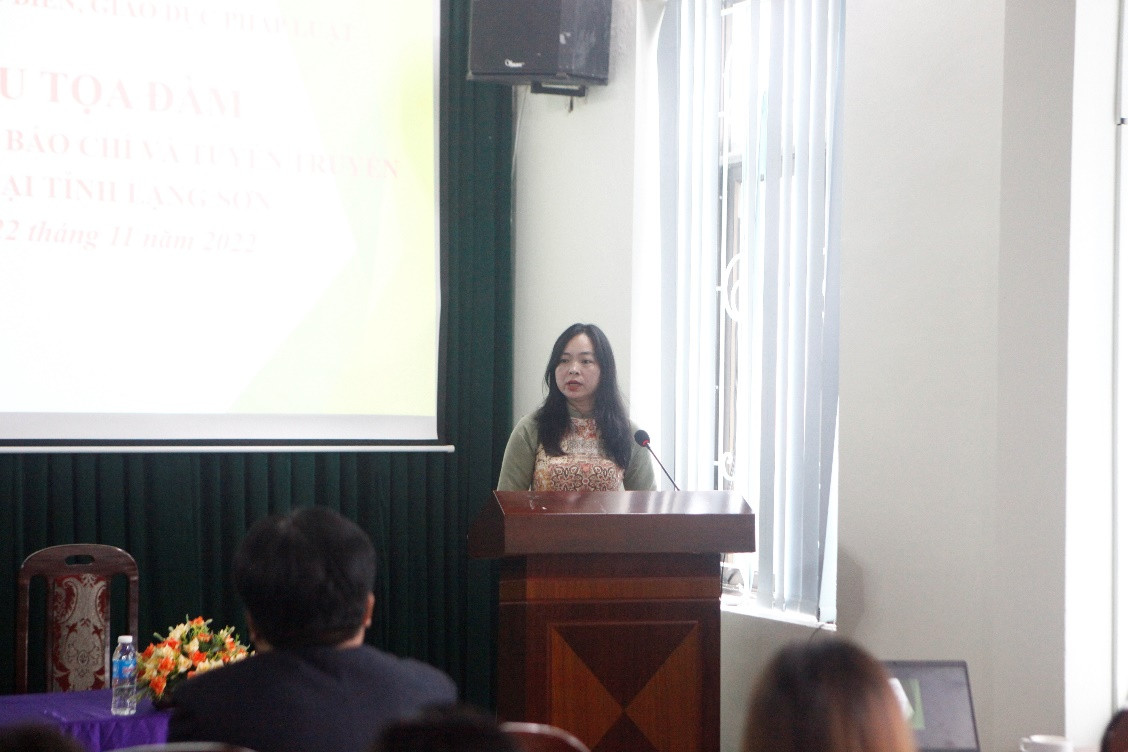Tiến sĩ Vũ Hoài Phương – Giảng viên Học viện Báo chí và Tuyên truyền, Trưởng đoàn công tác phát biểu tại tọa đàm