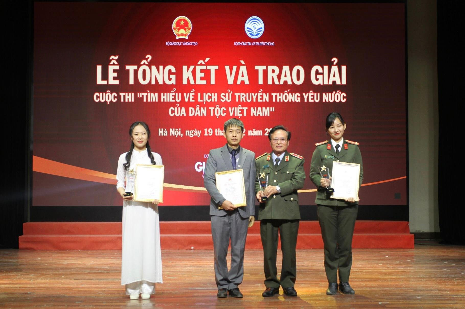 Trao giải cuộc thi Tìm hiểu lịch sử truyền thống yêu nước của dân tộc Việt Nam ảnh 6