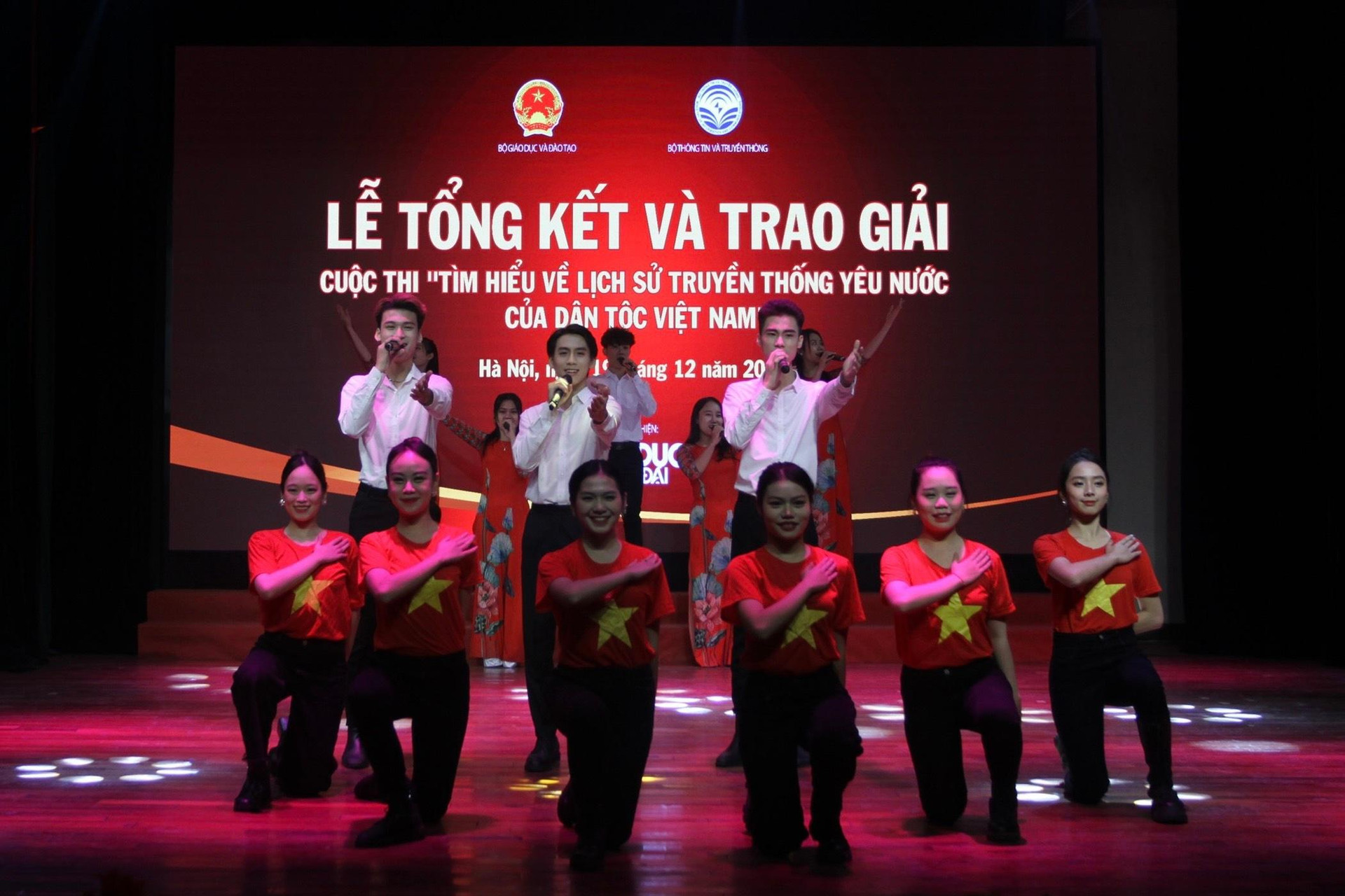 Trao giải cuộc thi Tìm hiểu lịch sử truyền thống yêu nước của dân tộc Việt Nam ảnh 1