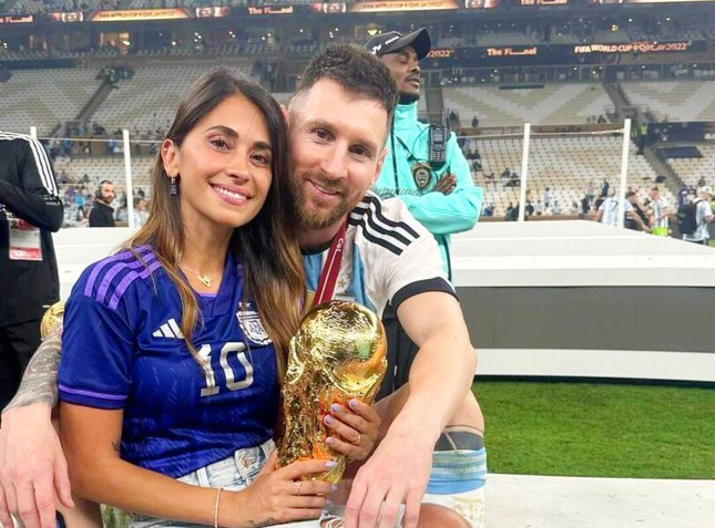 Vợ của Messi sẽ bị FIFA trừng phạt? ảnh 1