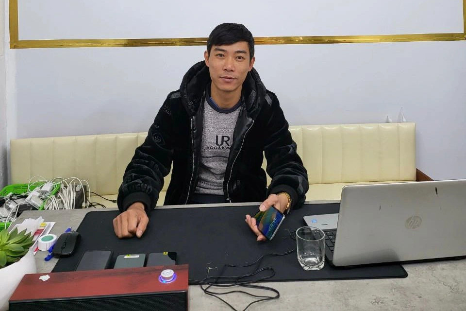 Chủ cửa hàng ở Hà Nội đánh rơi 18 chiếc iPhone giá trị và cái kết ấm lòng - 2
