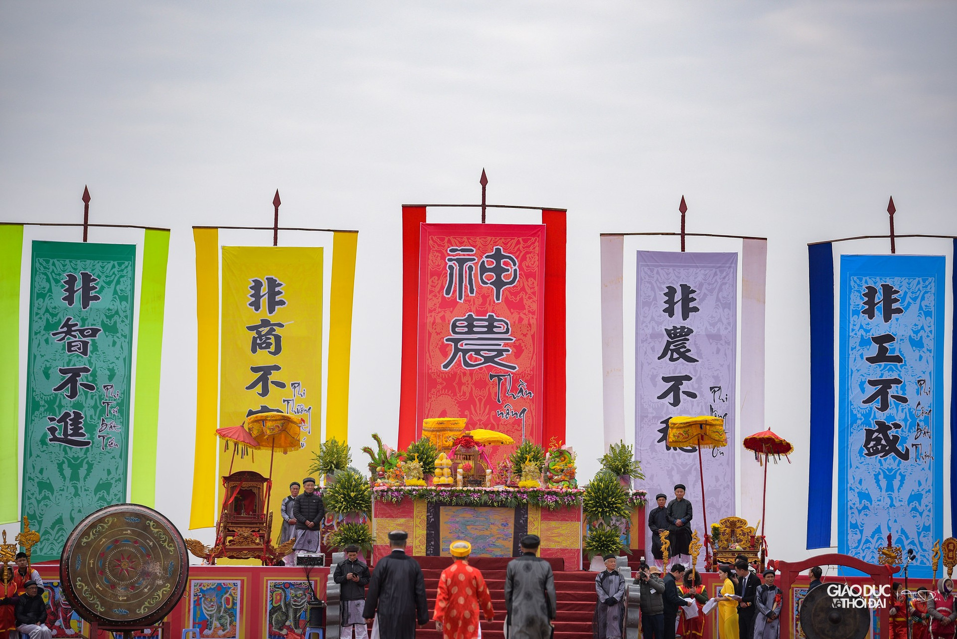 Hàng ngàn người đến xem 'vua' cày ruộng trong Lễ hội Tịch điền ảnh 12