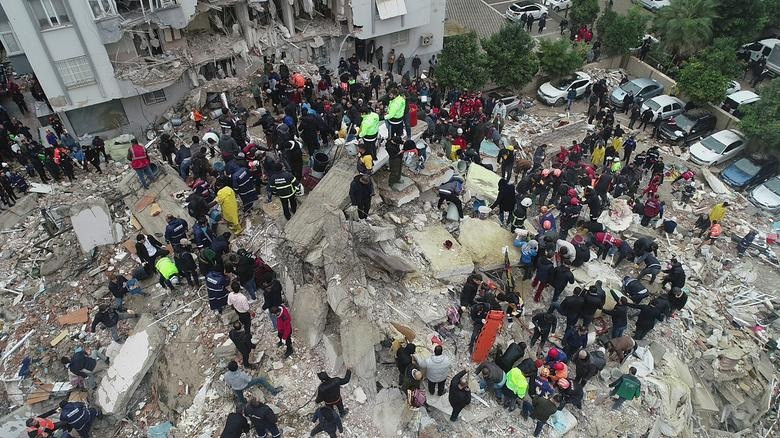 Thổ Nhĩ Kỳ, Syria tan hoang như bãi chiến trường sau động đất kinh hoàng - 11