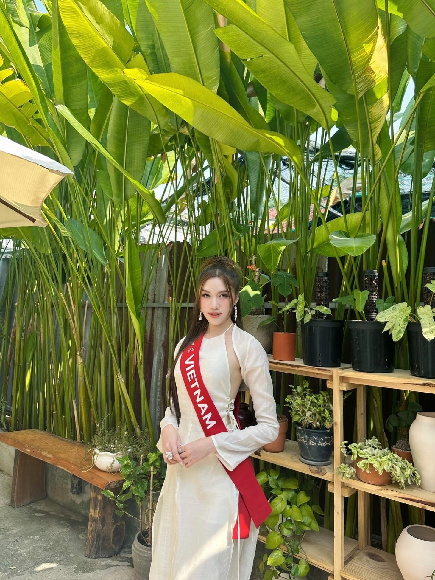 Lối ăn mặc gợi cảm của Thanh Thanh Huyền tại Miss Charm 2023 - 10