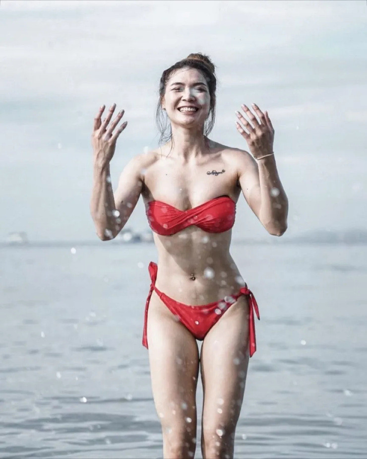 “Thiên thần” bóng chuyền Thái Lan gây sốt với bikini trắng muốt - 10