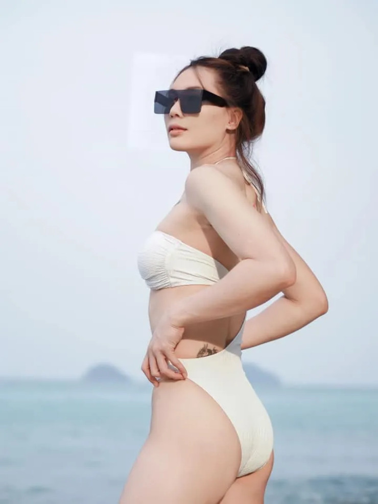 “Thiên thần” bóng chuyền Thái Lan gây sốt với bikini trắng muốt - 2