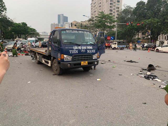 Hà Nội: 'Xe điên' gây tai nạn liên hoàn trên đường Võ Chí Công, nhiều người bị thương - Ảnh 5.