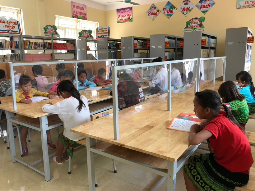 Thầy giáo người H’Mông chia sẻ bí quyết thu hút học sinh ra lớp ảnh 2