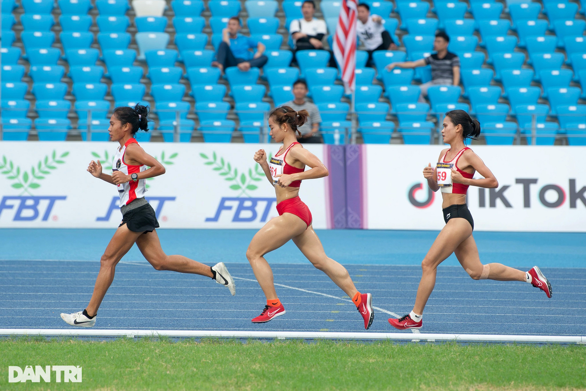10.000m chạy giành HCV lịch sử của nữ hoàng điền kinh Nguyễn Thị Oanh - 2