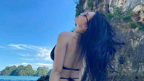 Bạn gái cũ tiền đạo ĐT Việt Nam khoe body siêu gợi cảm trên biển