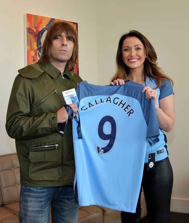 Natalie phỏng vấn danh ca Liam Gallagher, fan bự của Man City