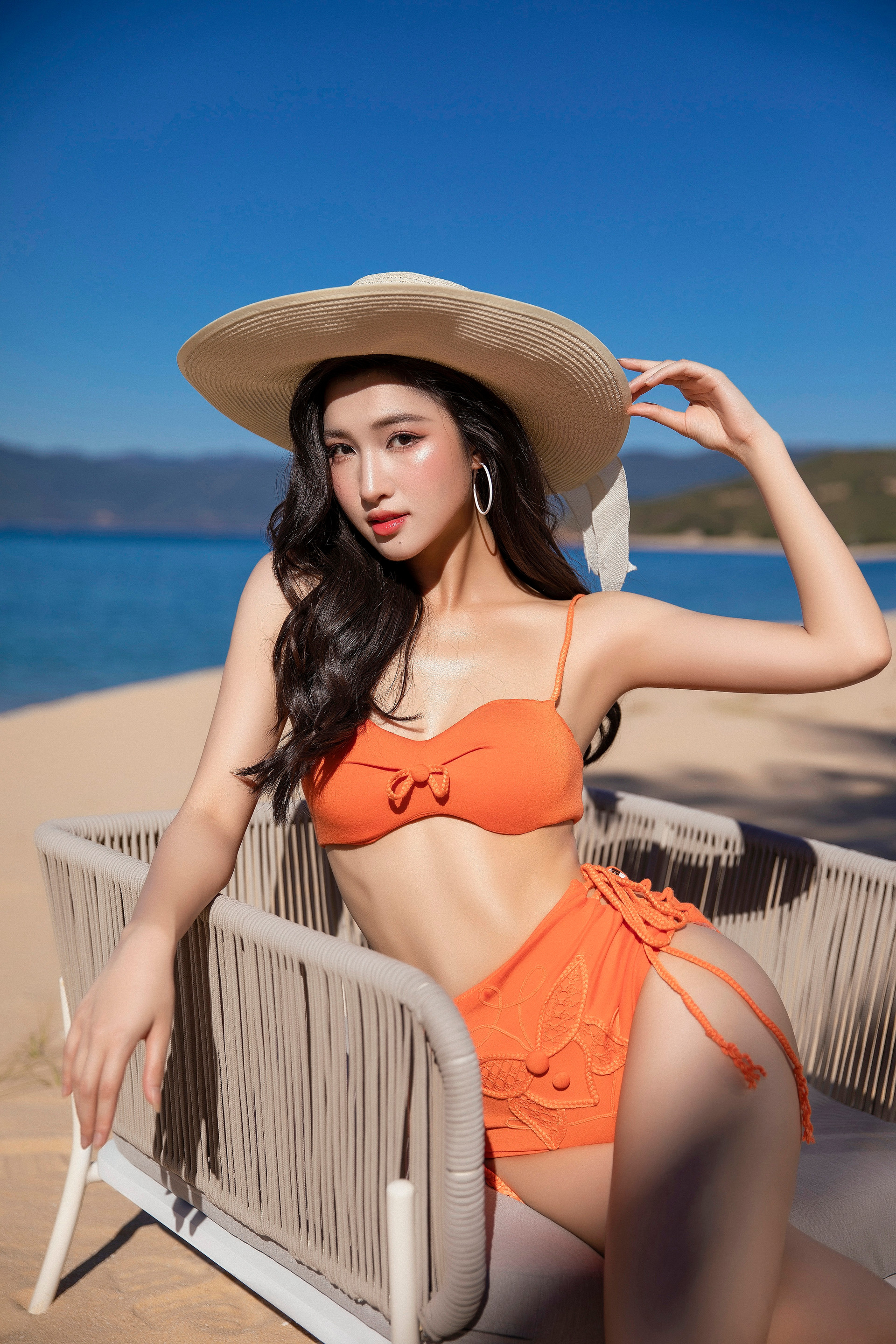 Nhan sắc nóng bỏng của top 3 Hoa hậu Thế giới Việt Nam khi diện bikini - 10