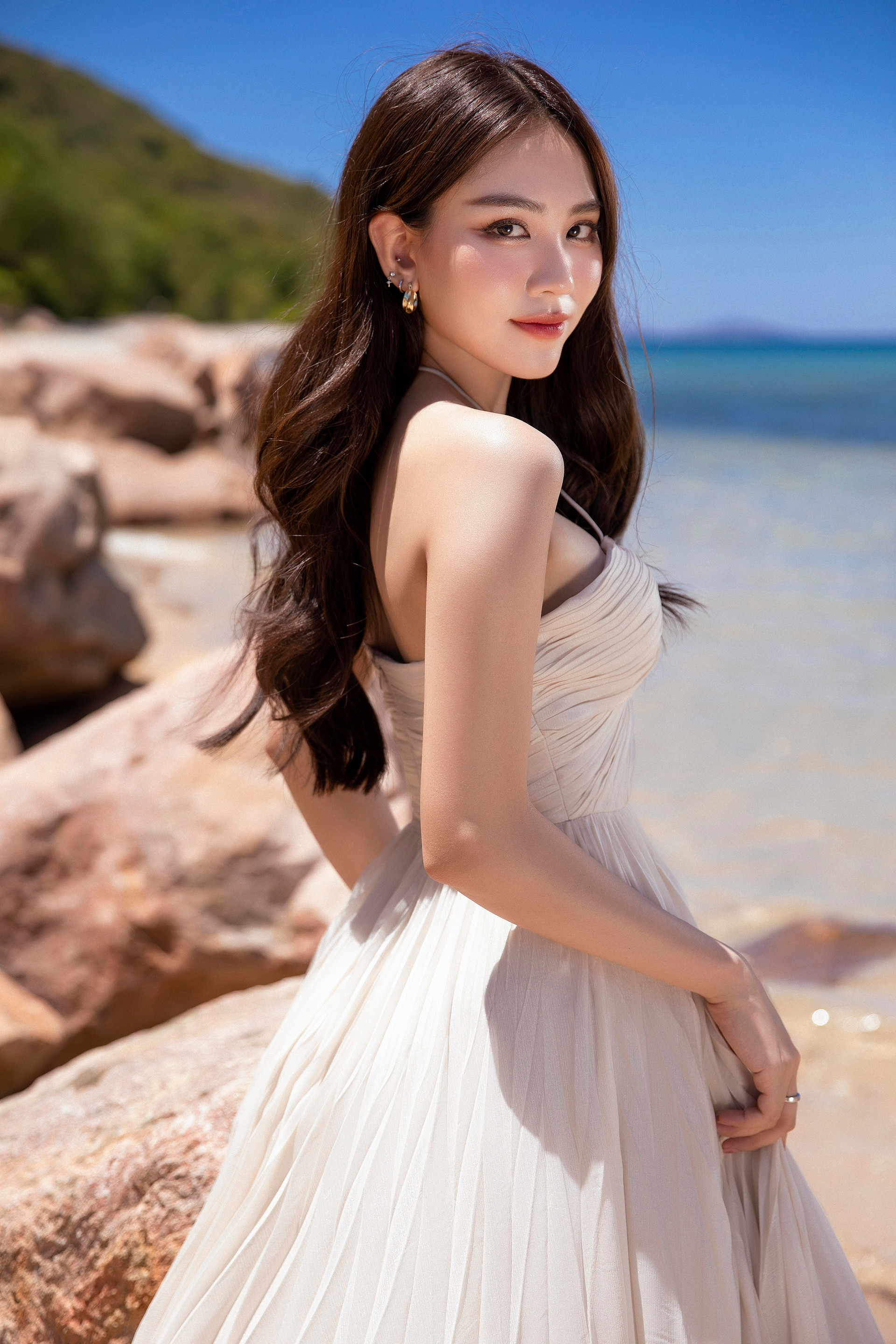 Nhan sắc nóng bỏng của top 3 Hoa hậu Thế giới Việt Nam khi diện bikini - 5