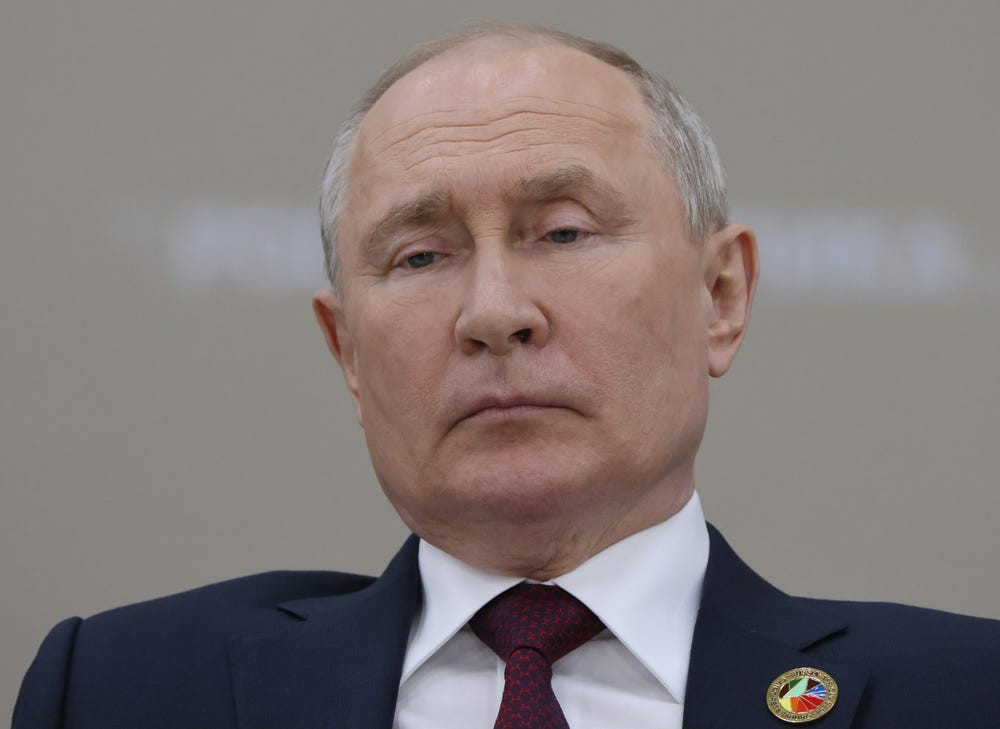 Bộ ba nhiệm vụ bất khả thi ông Putin phải giải quyết trong nền kinh tế mong manh thời chiến của Nga - Ảnh 1.