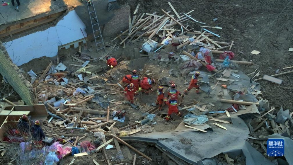Cảnh tượng hoang tàn sau động đất 6,2 độ ở Cam Túc, Trung Quốc - Ảnh 7.