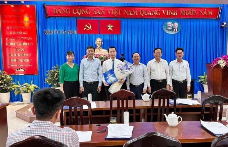 Phó Chủ tịch quận Tân Bình Trương Tấn Sơn được điều động về Tỉnh ủy Long An - 1