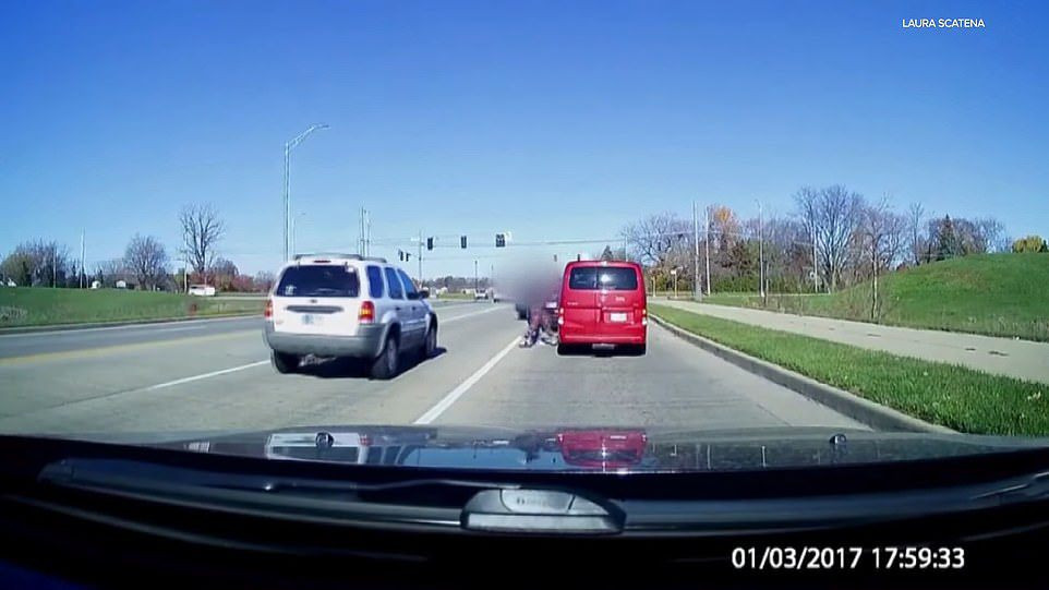 Mỹ: Tài xế chặn xe ô tô, đấm vỡ kính lái, không ngờ bị người trong xe rút súng bắn - 2