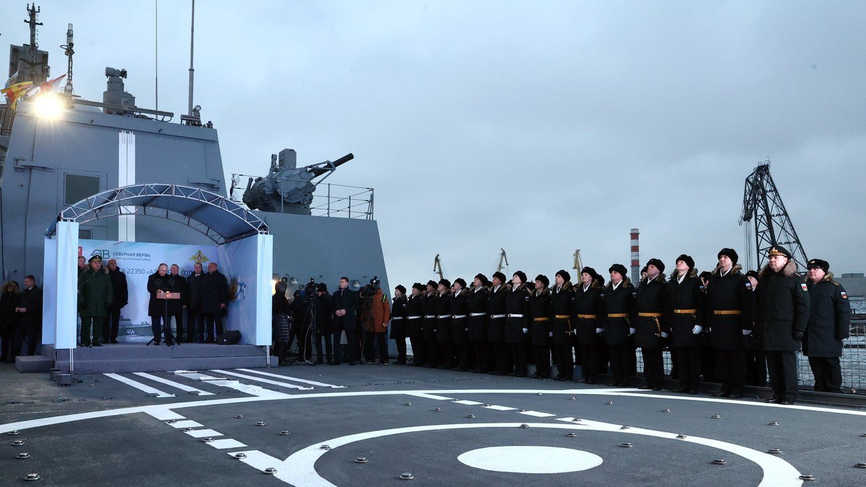 Ông Putin dự lễ biên chế chiến hạm tối tân, tiết lộ Nga đóng hàng loạt tàu chiến mới - 1