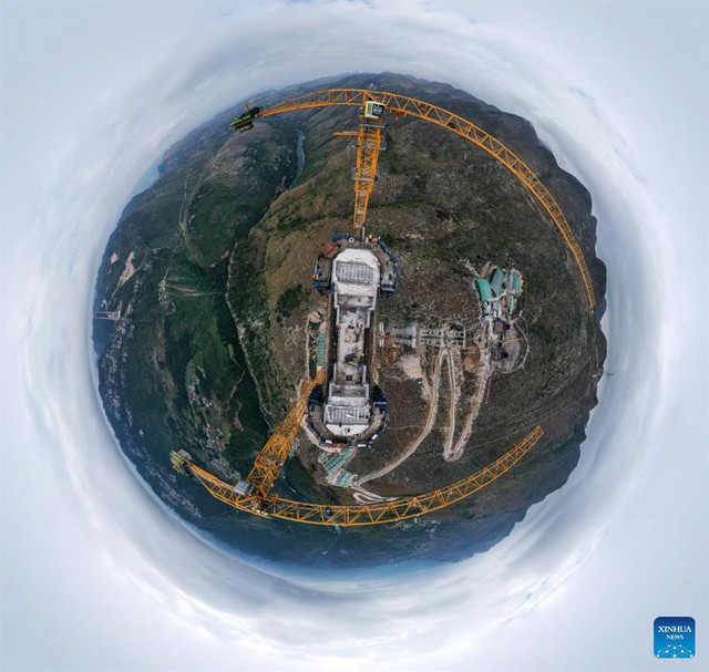 Trung Quốc xây cầu cao nhất thế giới ẩn sâu trong hẻm núi - 2