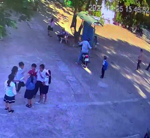 Công an Bình Thuận: Không có việc người lạ vào trường tiểu học bắt cóc học sinh - 1