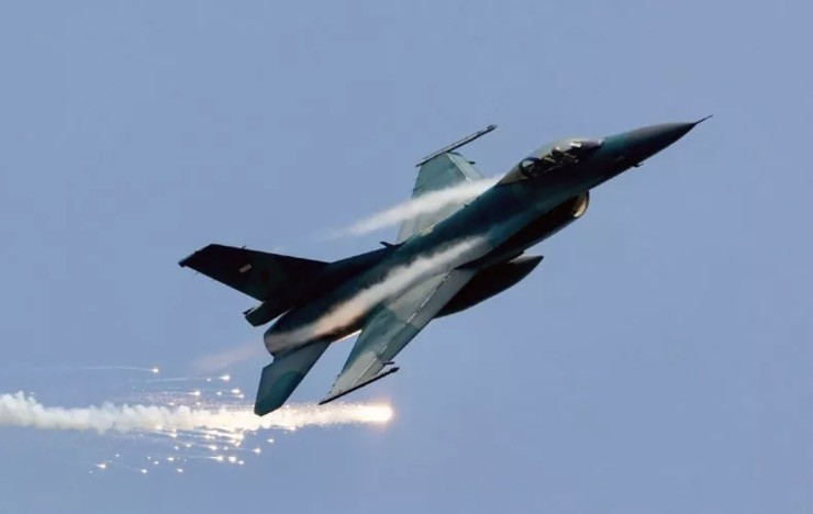 Nghi vấn Ukraine đã sở hữu chiến đấu cơ F-16 - 1