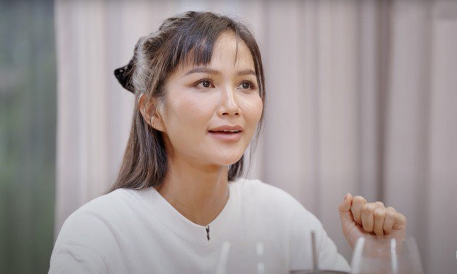 Hoa hậu H'Hen Niê: 'Yêu nhau 3 năm, không hiểu tại sao bạn trai chia tay' - 1