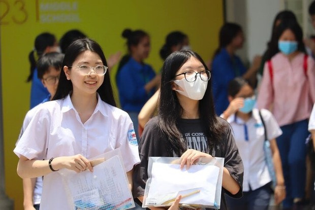Tăng hơn 5.000 em vào lớp 10, phụ huynh Hà Nội đề xuất tuyển bằng thi 3 môn - Ảnh 1.