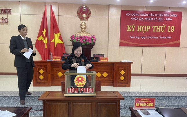 Nhận 63,7% phiếu tín nhiệm thấp, Chủ tịch UBND huyện Tiên Lãng xin từ chức - 1