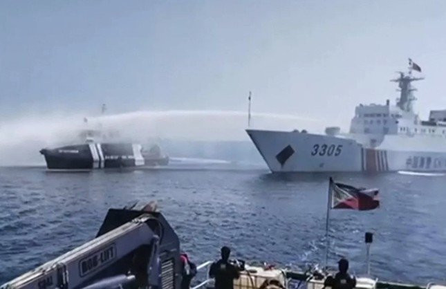 Mỹ - Philippines tập trận, Trung Quốc điều tàu chiến bám theo - 1