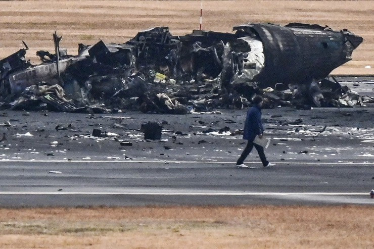 Máy bay Nhật chở 379 người bốc cháy: Hãng bay tiết lộ thông tin bất ngờ - 3