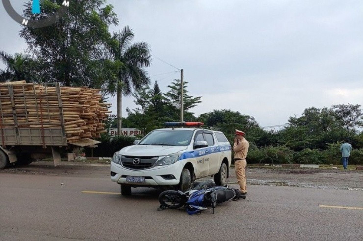 Công an Quảng Nam thông tin vụ tai nạn giữa xe CSGT và xe máy làm 1 người chết - 1