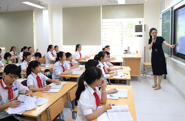 Tăng 70.000 học sinh trong năm tới, Hà Nội giải quyết bài toán quá tải thế nào? - Ảnh 1.