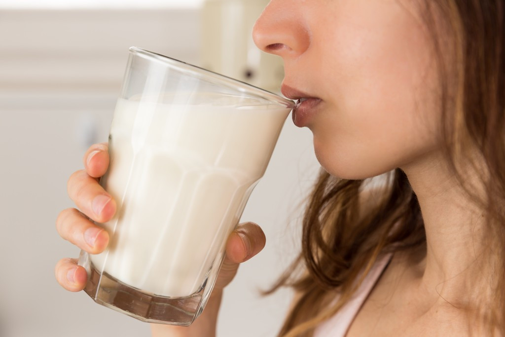 Uống sữa đậu nành tốt cho người bị mỡ máu cao.