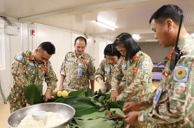Đội Công binh Việt Nam thi gói bánh chưng, đón Xuân Giáp Thìn 2024 ở Abyei - 2