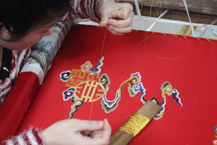 Nghệ nhân mang long bào Việt chinh phục thế giới - 9