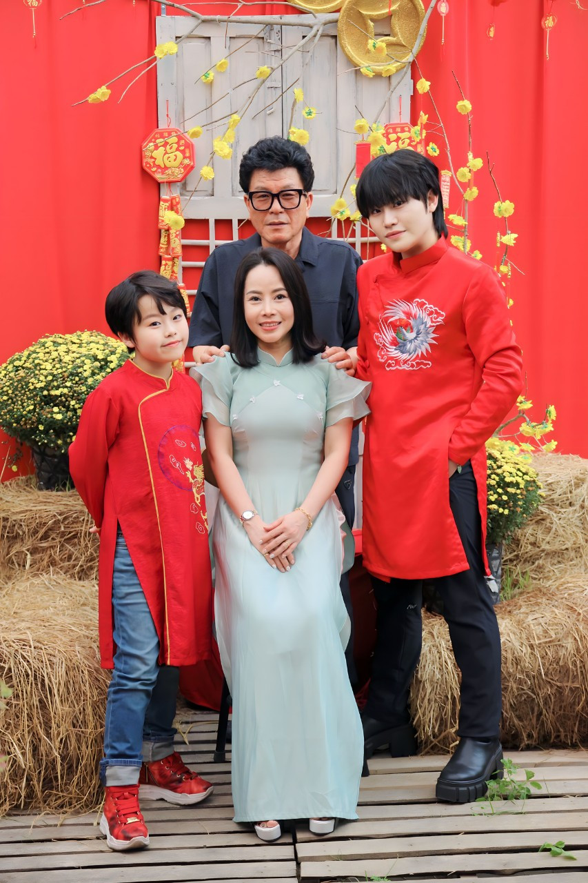 “Psy nhí” Hwang Min Woo cùng gia đình về Việt Nam làm từ thiện - Ảnh 3.