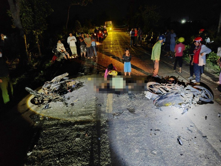 Hiện trường vụ tai nạn giữa hai xe máy khiến bốn người tử vong tại xã Ia Lâu, huyện Chư Prông, Gia Lai. Ảnh: TC
