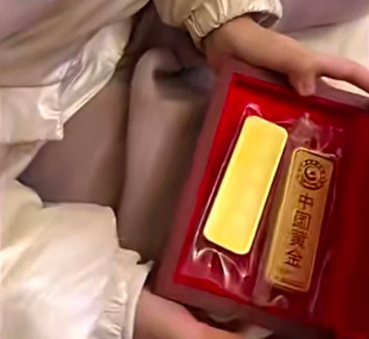 2 thỏi vàng trị giá 378 triệu đồng. Ảnh: Baidu