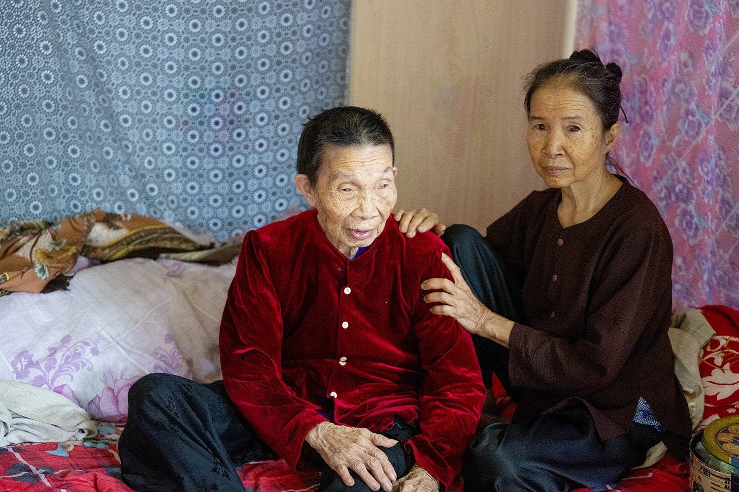 Cụ bà Nguyễn Thị Cơ 123 tuổi và con gái thứ 2