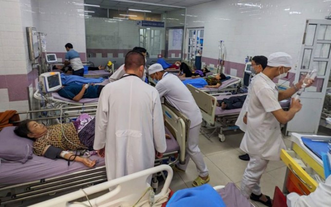 Hàng chục người nhập viện điều trị tại một cơ sở y tế ở TP Sóc Trăng hồi cuối tháng 1. Ảnh: Thanh An