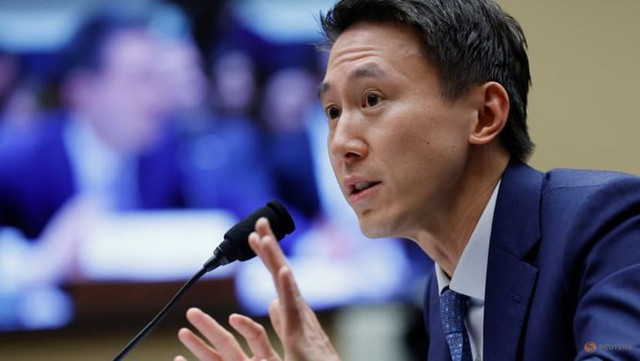 Giám đốc điều hành TikTok Châu Thụ Tư (Shou Zi Chew) điều trần trước Ủy ban Năng lượng và Thương mại Mỹ ngày 23-3-2023. Ảnh: Reuters