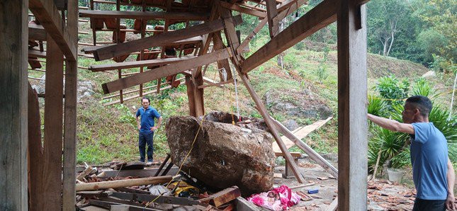 Ngôi nhà của anh Nguyễn Minh Sơn bị sập, may mắn không thiệt hại về người.