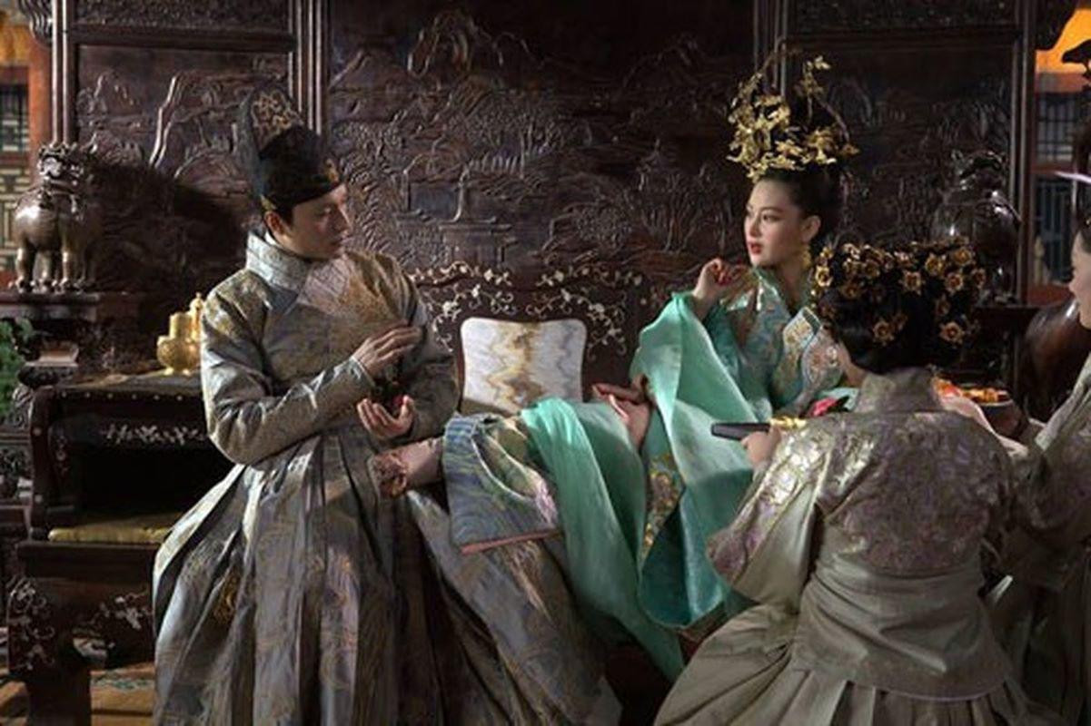 Hiếu Văn Đế thường xuyên chinh chiến, để xảy ra chuyện thông dâm trong cung cấm (ảnh từ phim truyền hình Trung Quốc)