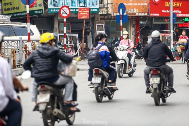 Điều chỉnh giao thông phố Kim Ngưu, hàng loạt phương tiện đi ngược chiều bất chấp biển cấm - 9