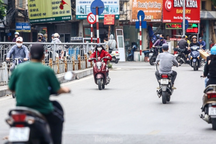 Điều chỉnh giao thông phố Kim Ngưu, hàng loạt phương tiện đi ngược chiều bất chấp biển cấm - 8