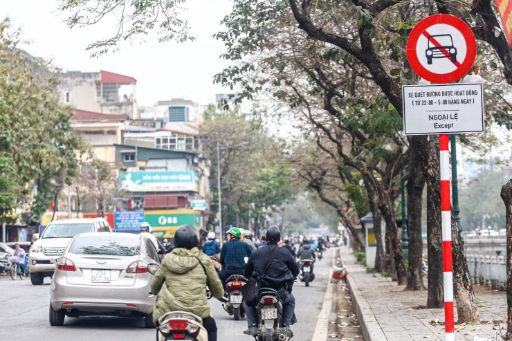 Theo phương án điều chỉnh, phương tiện ô tô lưu thông một chiều trên phố Tây Kim Ngưu (đoạn và chiều lưu thông từ ngõ 54 Kim Ngưu tới nút Minh Khai - cầu Mai Động) và phố Đông Kim Ngưu (đoạn và chiều lưu thông từ nút Minh Khai - cầu Mai Động - Kim Ngưu tới đối diện ngõ 54 phố Kim Ngưu để đi Trần Khát Chân).