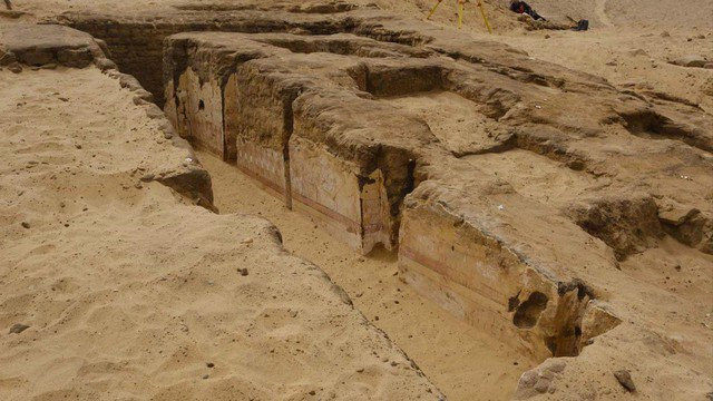 Ngôi mộ tỏ ra là một cấu trúc hoành tráng dù chỉ mới được phơi bày một góc rất nhỏ - Ảnh: Bộ Du Lịch và Cổ vật Ai Cập