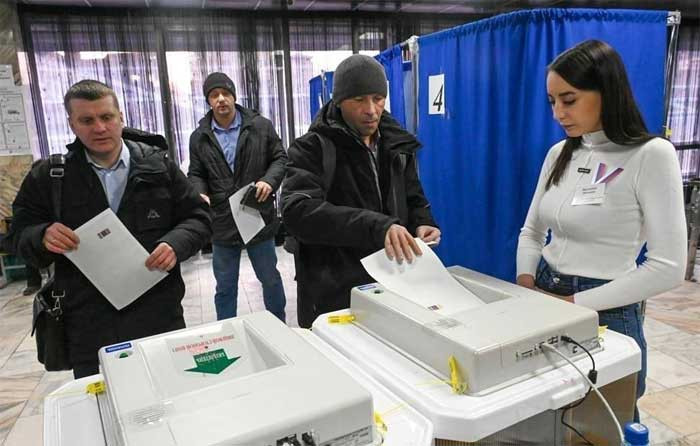 Người dân Nga đi bỏ phiếu bầu cử tổng thống năm 2024.